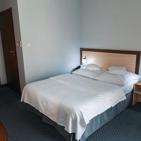 Hotel Poleczki Warsaw Airport Exterior photo