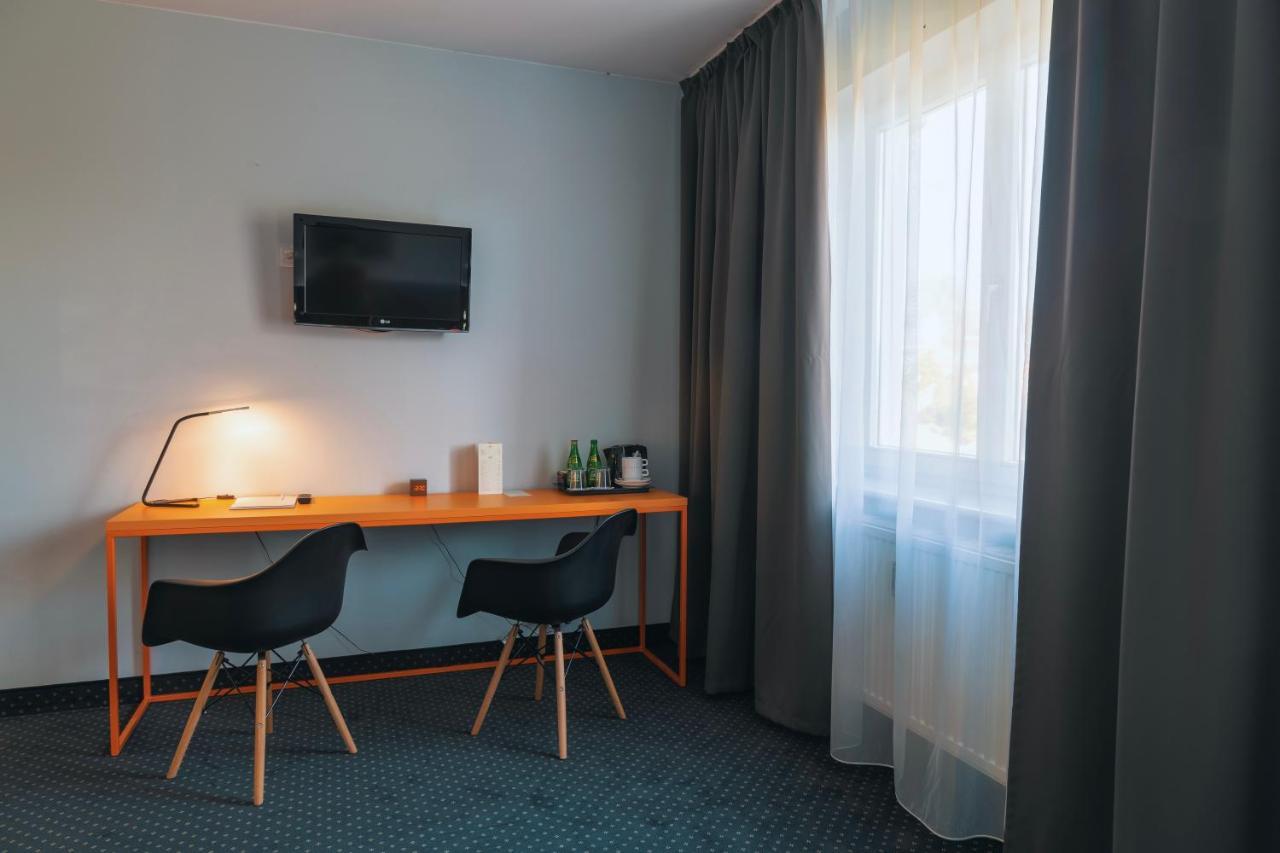 Hotel Poleczki Warsaw Airport Exterior photo