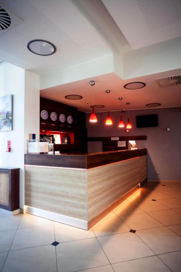 Hotel Poleczki Warsaw Airport Exterior photo