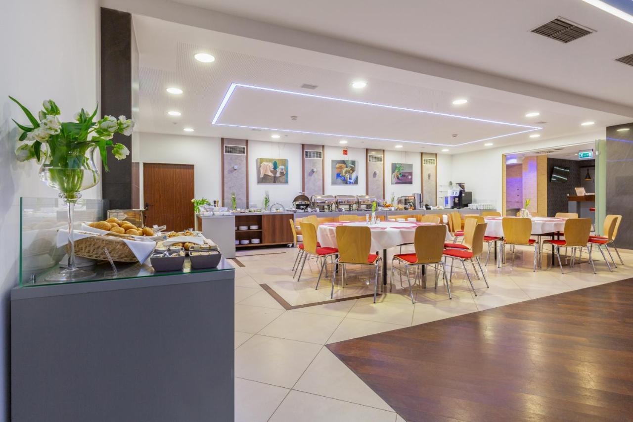 Hotel Poleczki Warsaw Airport Exterior photo