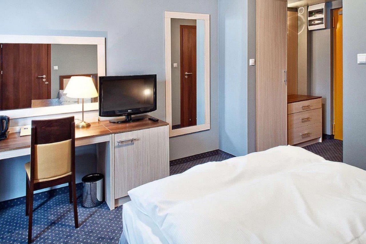 Hotel Poleczki Warsaw Airport Exterior photo