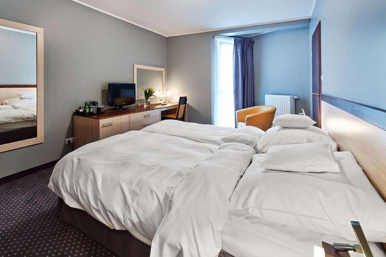 Hotel Poleczki Warsaw Airport Exterior photo